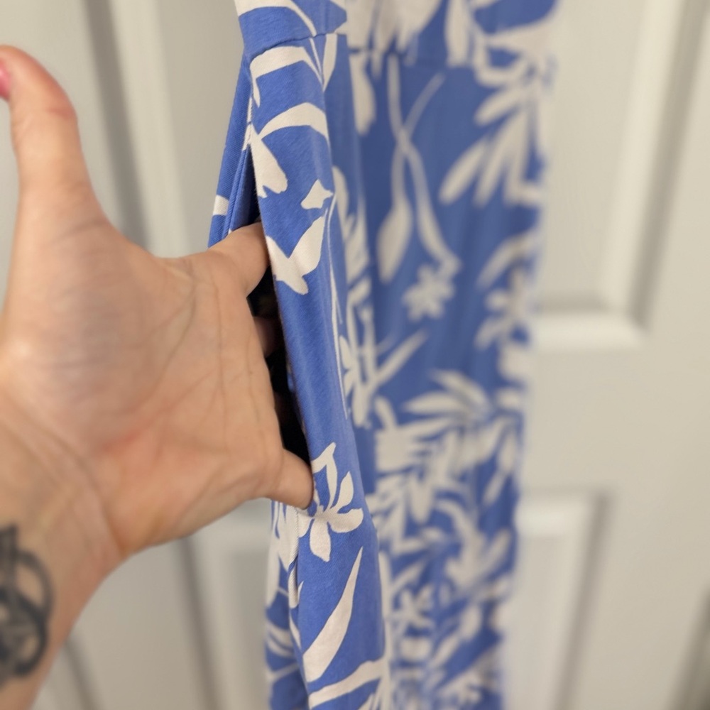 Pact Blue and White Floral Patterned Dress with pockets and a shelf bra. - Picture 5 of 5